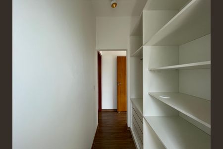 Casa de condomínio para alugar com 230m², 3 quartos e 4 vagasCloset da Suíte 3