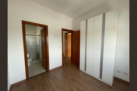 Casa de condomínio para alugar com 230m², 3 quartos e 4 vagasSuíte 1