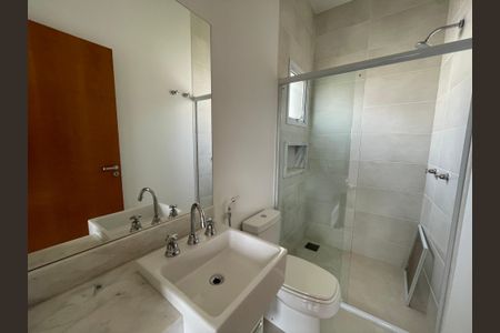 Casa de condomínio para alugar com 230m², 3 quartos e 4 vagasBanheiro da Suíte 1