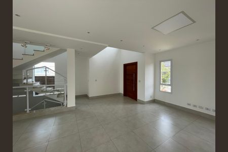 Casa de condomínio para alugar com 230m², 3 quartos e 4 vagasSala