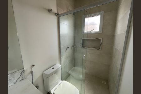 Casa de condomínio para alugar com 230m², 3 quartos e 4 vagasBanheiro da Suíte 2