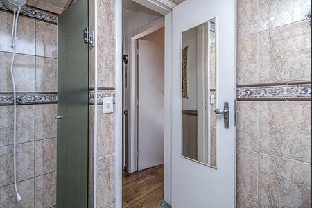 Apartamento à venda com 56m², 2 quartos e 1 vaga Apartamento à venda com 56m², 2 quartos e 1 vagaBanheiro social