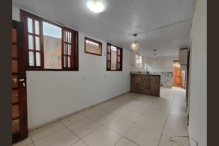 Sala de casa de condomínio para alugar com 3 quartos, 75m² em Recreio dos Bandeirantes, Rio de Janeiro
