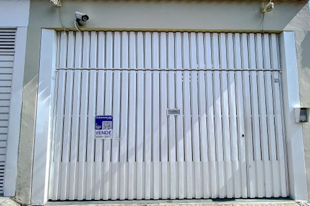 Casa à venda com 150m², 3 quartos e 2 vagasFachada - Plaquinha