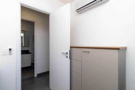 Quarto 1 de apartamento para alugar com 2 quartos, 57m² em Santana, Porto Alegre