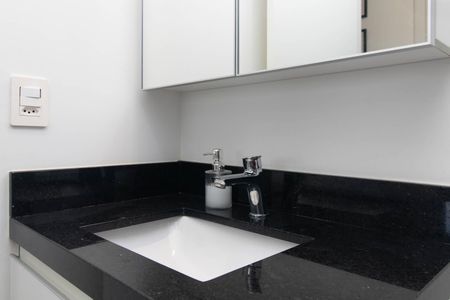 Apartamento à venda com 57m², 2 quartos e 1 vaga Apartamento à venda com 57m², 2 quartos e 1 vagaBanheiro Social