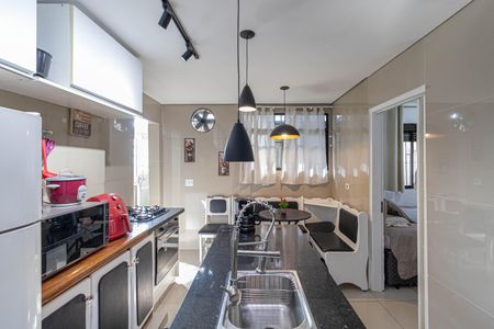 Apartamento para alugar com 110m², 3 quartos e sem vagaCozinha 