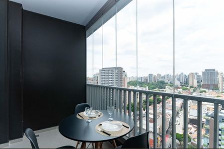 Studio à venda com 25m², 1 quarto e 1 vaga Studio à venda com 25m², 1 quarto e 1 vagaVaranda