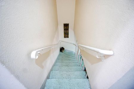 Casa à venda com 180m², 3 quartos e 1 vaga Casa à venda com 180m², 3 quartos e 1 vagaEscada