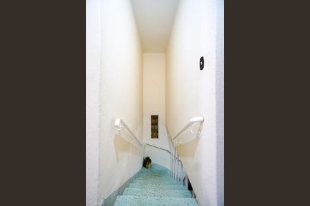 Casa à venda com 180m², 3 quartos e 1 vaga Casa à venda com 180m², 3 quartos e 1 vagaHall da escada