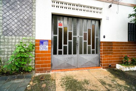 Casa à venda com 180m², 3 quartos e 1 vaga Casa à venda com 180m², 3 quartos e 1 vagaFachada