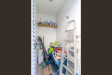 Casa à venda com 265m², 8 quartos e 2 vagas Casa à venda com 265m², 8 quartos e 2 vagasÁrea de Serviço - Dispensa