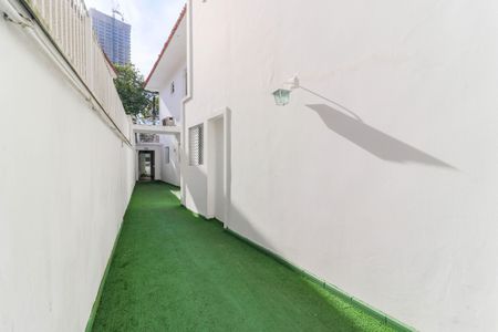 Casa à venda com 265m², 8 quartos e 2 vagas Casa à venda com 265m², 8 quartos e 2 vagasCorredor Lateral