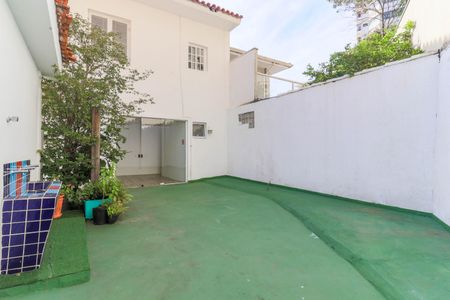 Casa à venda com 265m², 8 quartos e 2 vagas Casa à venda com 265m², 8 quartos e 2 vagasQuintal