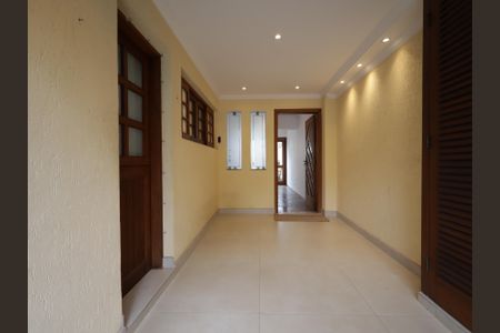 Casa à venda com 220m², 4 quartos e 4 vagasHall de entrada