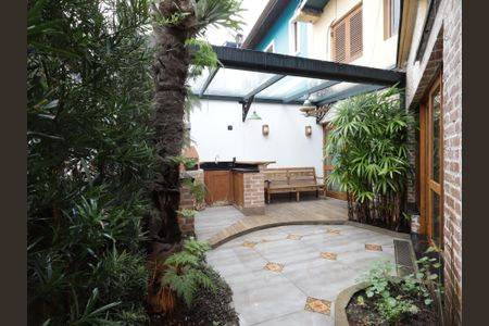 Casa à venda com 220m², 4 quartos e 4 vagasChurrasqueira