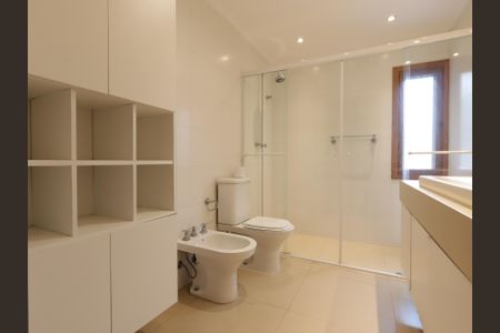 Casa à venda com 220m², 4 quartos e 4 vagasBanheiro da Suíte 1