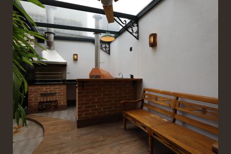 Casa à venda com 220m², 4 quartos e 4 vagasChurrasqueira