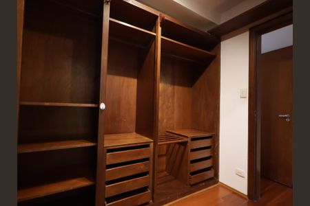 Casa à venda com 220m², 4 quartos e 4 vagasCloset da suíte 1