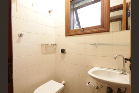 Casa à venda com 220m², 4 quartos e 4 vagasBanheiro de serviço