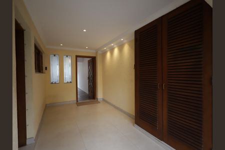 Casa à venda com 220m², 4 quartos e 4 vagasHall de entrada