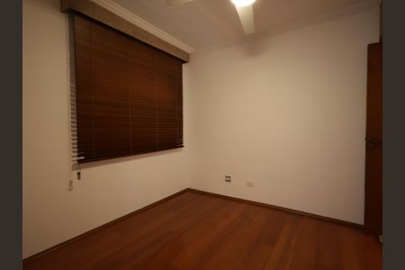Casa à venda com 220m², 4 quartos e 4 vagasSuíte 2