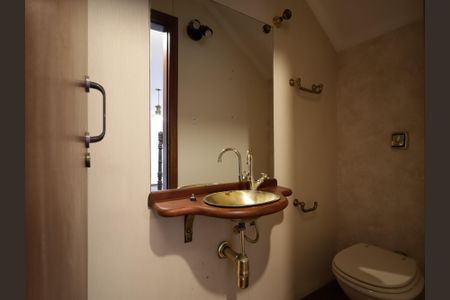 Casa à venda com 220m², 4 quartos e 4 vagasLavabo