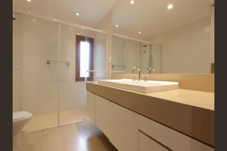 Casa à venda com 220m², 4 quartos e 4 vagasBanheiro da Suíte 1