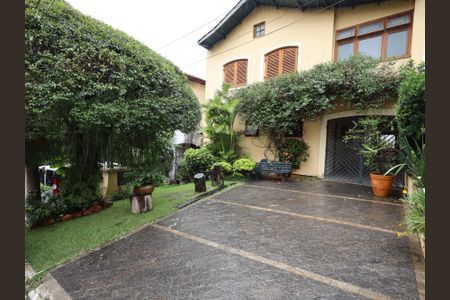 Casa à venda com 220m², 4 quartos e 4 vagasFachada