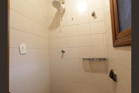 Casa à venda com 220m², 4 quartos e 4 vagasBanheiro de serviço