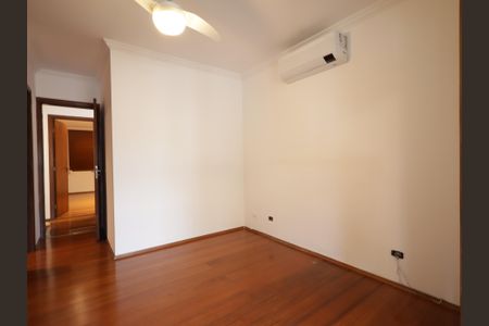 Casa à venda com 220m², 4 quartos e 4 vagasSuíte 1