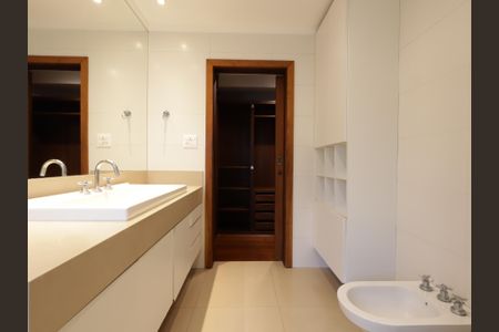 Casa à venda com 220m², 4 quartos e 4 vagasBanheiro da Suíte 1