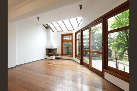 Casa à venda com 220m², 4 quartos e 4 vagasSala