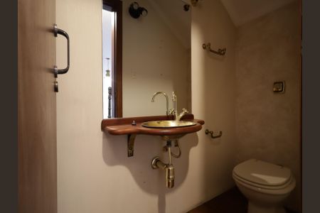 Casa à venda com 220m², 4 quartos e 4 vagasLavabo