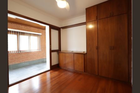 Casa à venda com 220m², 4 quartos e 4 vagasSuíte 1