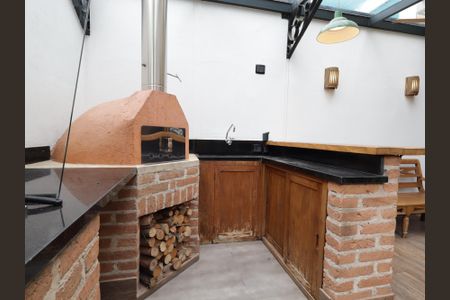 Casa à venda com 220m², 4 quartos e 4 vagasChurrasqueira