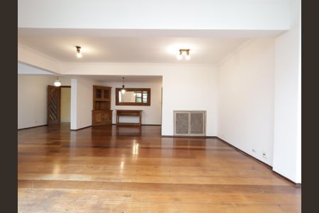 Casa à venda com 220m², 4 quartos e 4 vagasSala