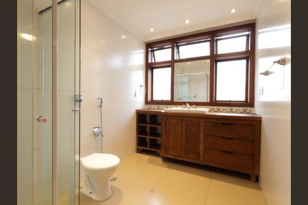 Casa à venda com 220m², 4 quartos e 4 vagasBanheiro da Suíte 2