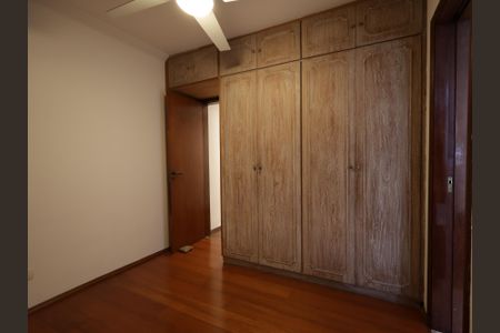 Casa à venda com 220m², 4 quartos e 4 vagasSuíte 2