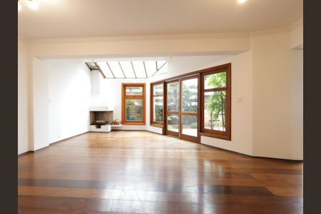 Casa à venda com 220m², 4 quartos e 4 vagasSala