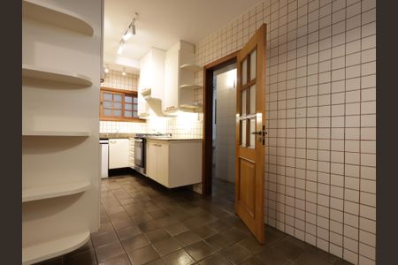 Casa à venda com 220m², 4 quartos e 4 vagasCozinha