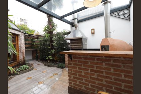 Casa à venda com 220m², 4 quartos e 4 vagasChurrasqueira