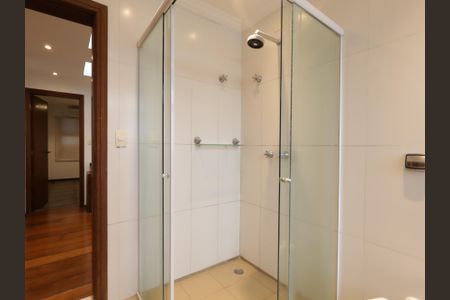 Casa à venda com 220m², 4 quartos e 4 vagasBanheiro da Suíte 2