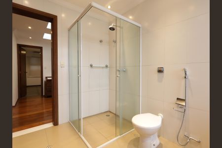 Casa à venda com 220m², 4 quartos e 4 vagasBanheiro da Suíte 2