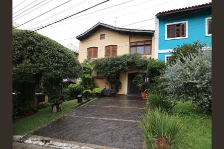 Casa à venda com 220m², 4 quartos e 4 vagasFachada