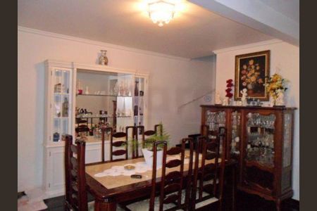 Casa à venda com 200m², 4 quartos e 2 vagas