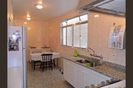 Casa à venda com 200m², 4 quartos e 2 vagas