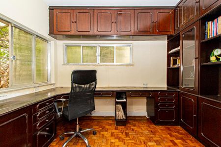 Casa à venda com 950m², 5 quartos e 10 vagas