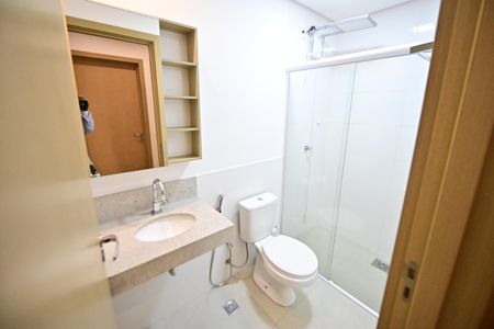 Apartamento para alugar com 61m², 2 quartos e 1 vaga Apartamento para alugar com 61m², 2 quartos e 1 vagaBanheiro da Suíte 1