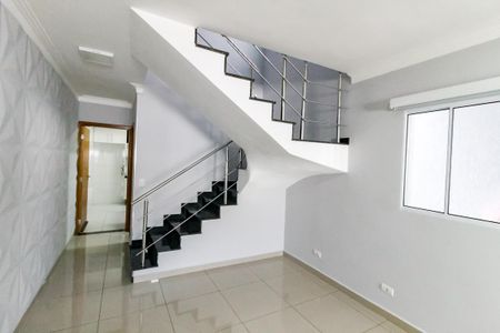 Escada  de casa para alugar com 3 quartos, 150m² em Jardim Monte Kemel, São Paulo